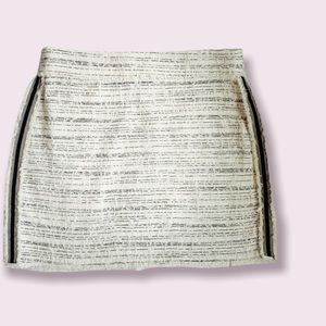 Gorgeous TWEED ZARA beige miniskirt with a sheen ribbon